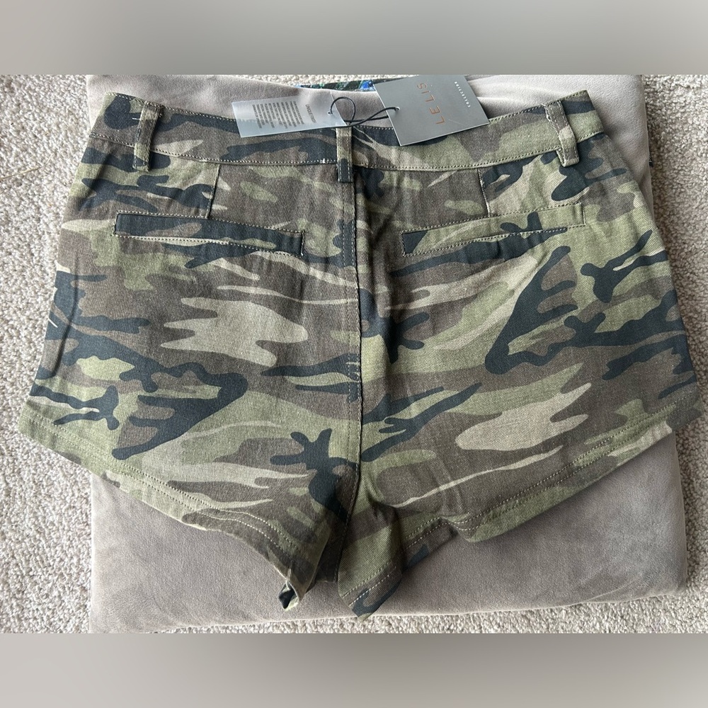 🆕 Le Lis Camouflage High Waisted Shorts - Picture 7 of 11